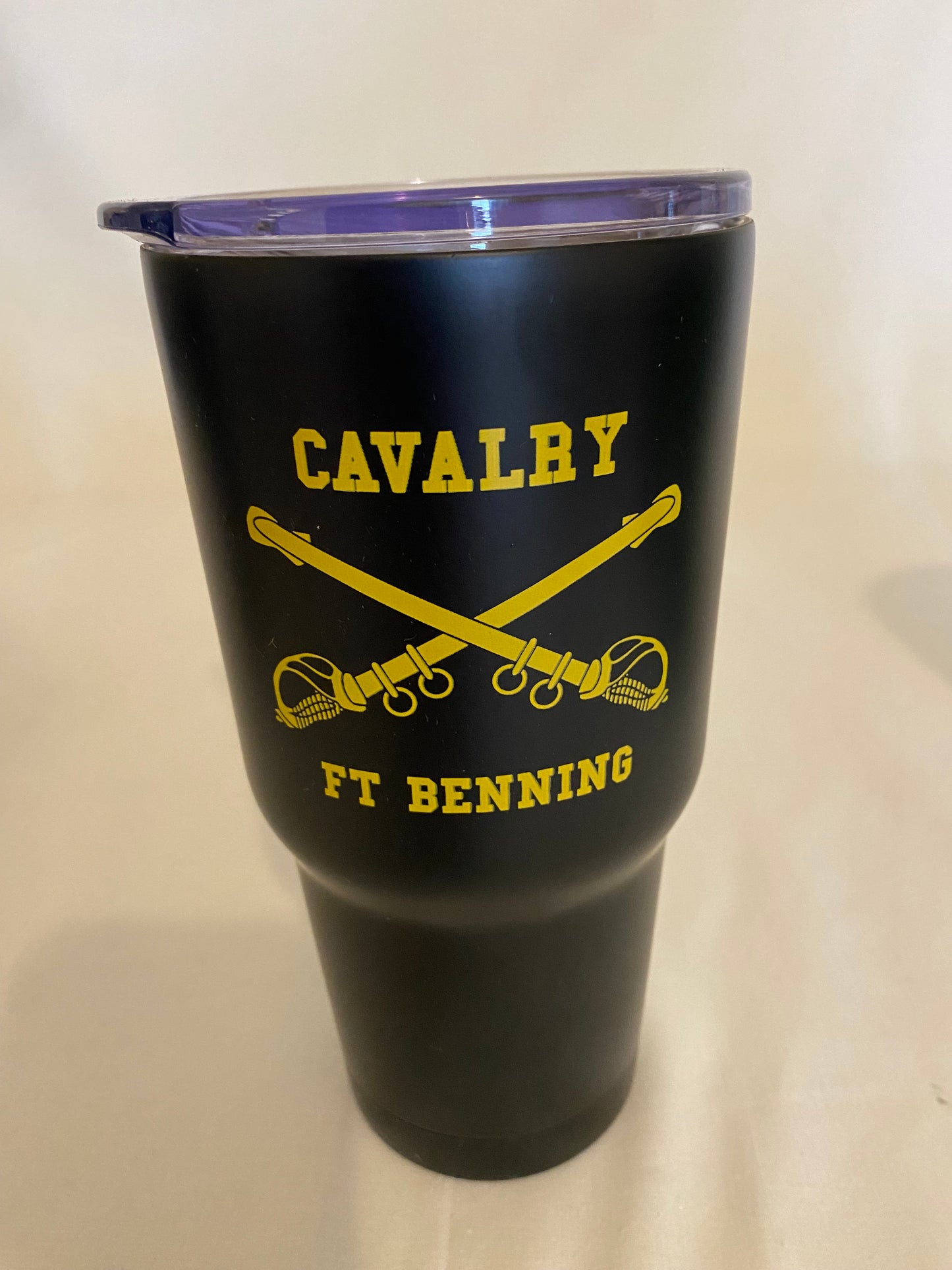 30 Oz. FT. BENNING CAVALRY- HOOAHWEAR travel cup-Matte Black/ Gold - Ranger Rags
